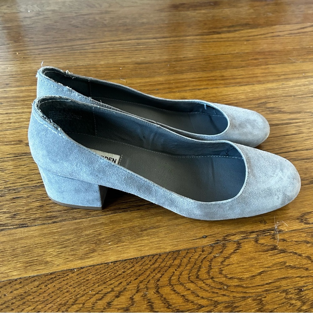 Steve Madden Gray Heeled Pumps with Minimalist Design